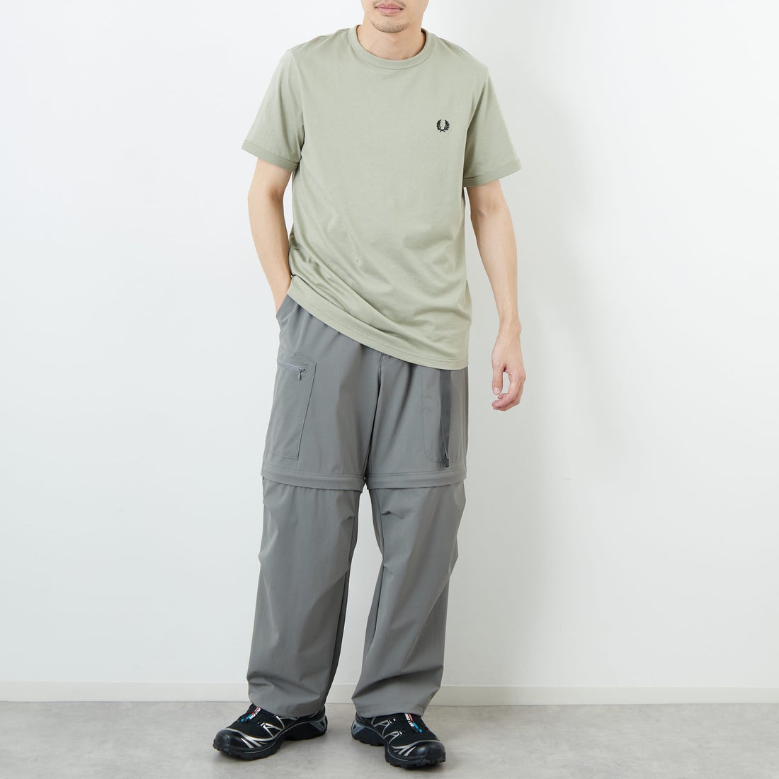 FRED PERRY [フレッドペリー] ワンポイントロゴ刺繍 ショートスリーブ リンガーTシャツ [M3519] R26 SEAGRA &&モデル身長：168cm 着用サイズ：M&&