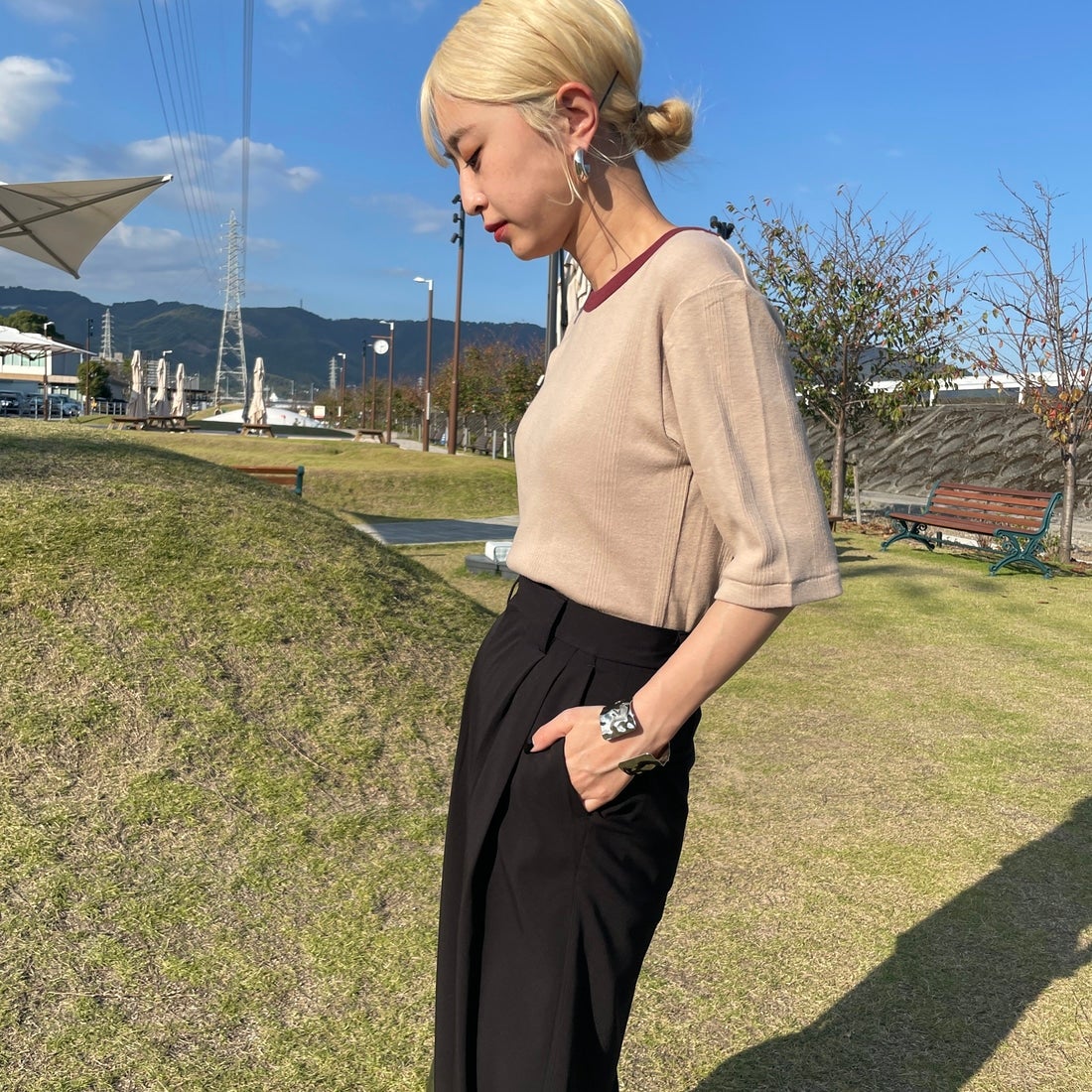 Robert P.Miller [ロバートピーミラー] 別注 5分袖クルーネックTシャツ [RM241-248IN-JF] BEIGE &&モデル身長：150cm 着用サイズ：F&&