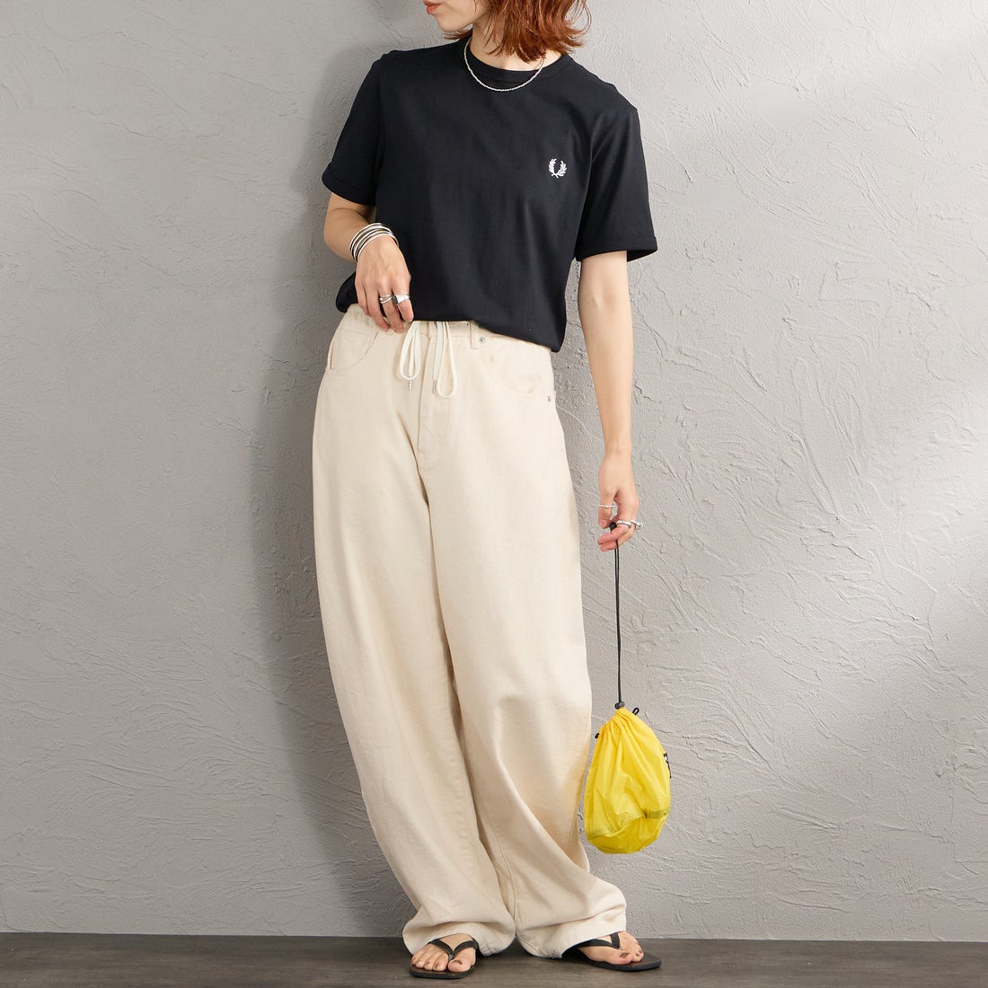 FRED PERRY [フレッドペリー] ワンポイントロゴ刺繍 ショートスリーブ リンガーTシャツ [M3519] 102 BLACK &&モデル身長：158cm 着用サイズ：S&&