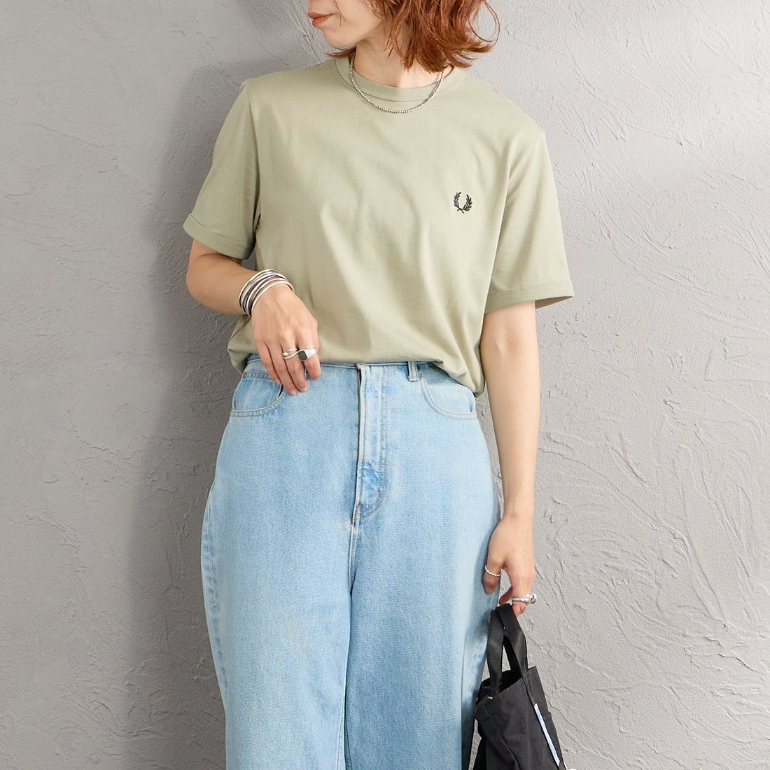FRED PERRY [フレッドペリー] ワンポイントロゴ刺繍 ショートスリーブ リンガーTシャツ [M3519] R26 SEAGRA &&モデル身長：158cm 着用サイズ：S&&