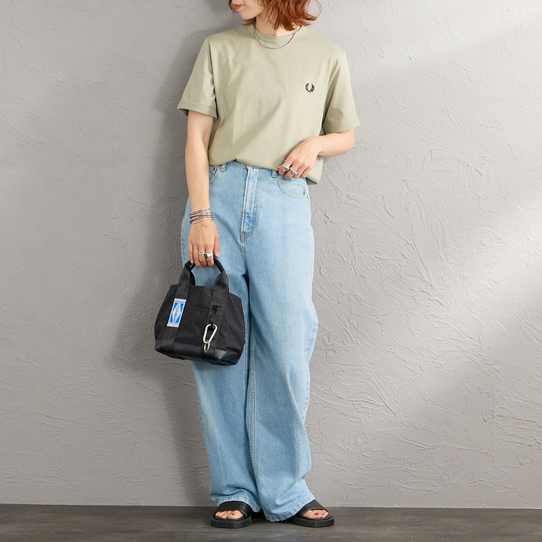 FRED PERRY [フレッドペリー] ワンポイントロゴ刺繍 ショートスリーブ リンガーTシャツ [M3519] R26 SEAGRA &&モデル身長：158cm 着用サイズ：S&&