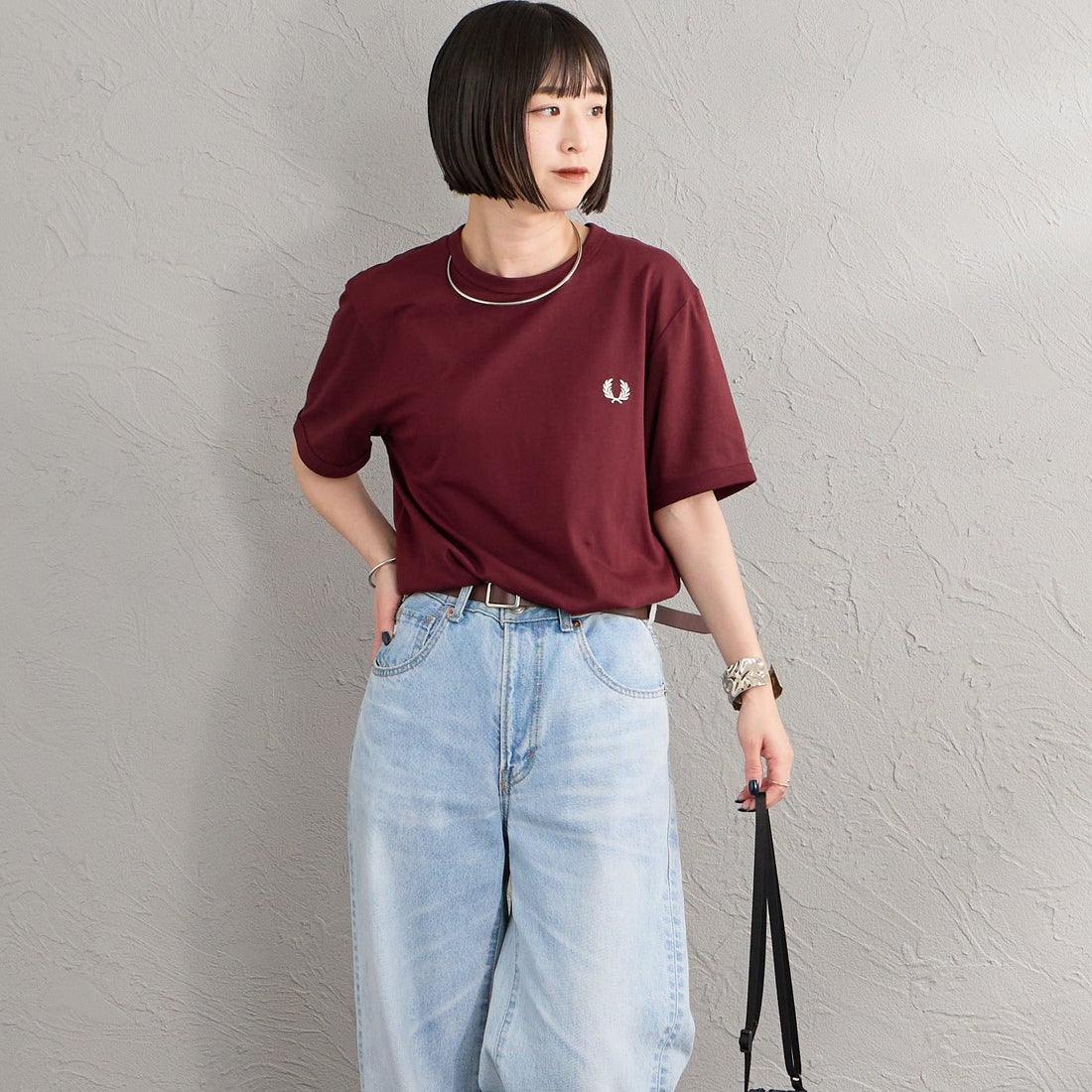 FRED PERRY [フレッドペリー] ワンポイントロゴ刺繍 ショートスリーブ リンガーTシャツ [M3519] K22 OXBLOO &&モデル身長：150cm 着用サイズ：XS&&