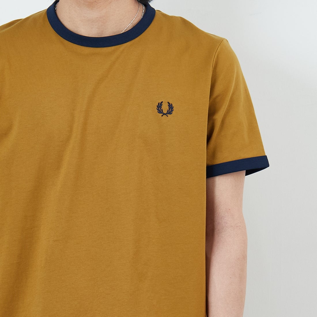 FRED PERRY [フレッドペリー] 別注 ワンポイントロゴ刺繍 ショートスリーブ リンガーTシャツ [M3519-JF] DARK CARAM