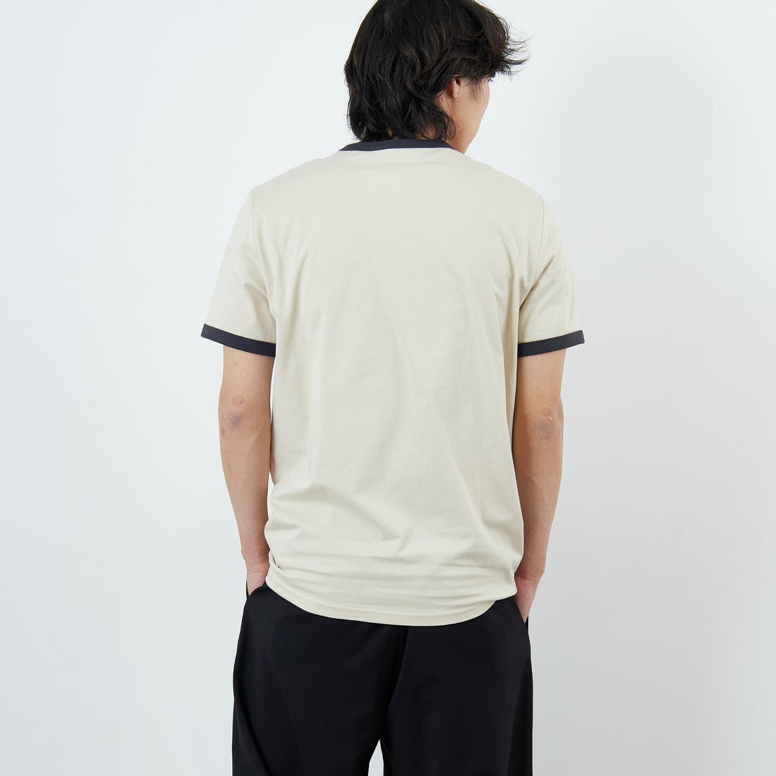 FRED PERRY [フレッドペリー] 別注 ワンポイントロゴ刺繍 ショートスリーブ リンガーTシャツ [M3519-JF] OATMEAL/AN &&モデル身長：179cm 着用サイズ：L&&
