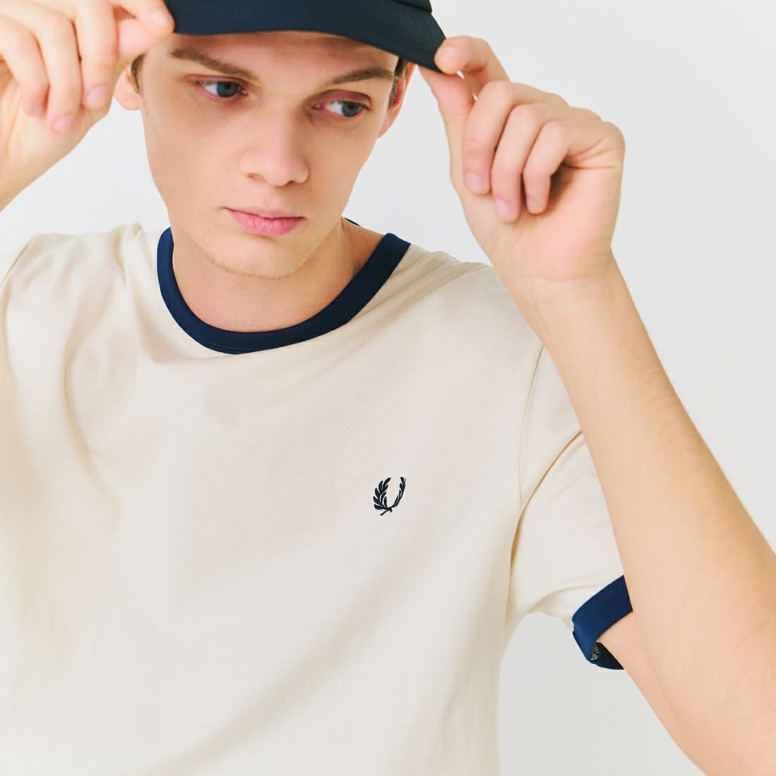 FRED PERRY [フレッドペリー] 別注 ワンポイントロゴ刺繍 ショートスリーブ リンガーTシャツ [M3519-JF] ECR/BLU