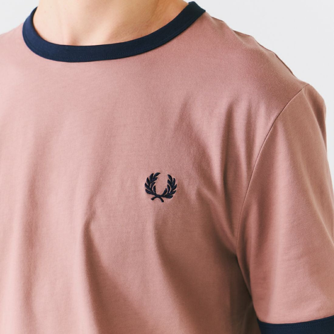 FRED PERRY [フレッドペリー] 別注 ワンポイントロゴ刺繍 ショートスリーブ リンガーTシャツ [M3519-JF] PNK/NVY