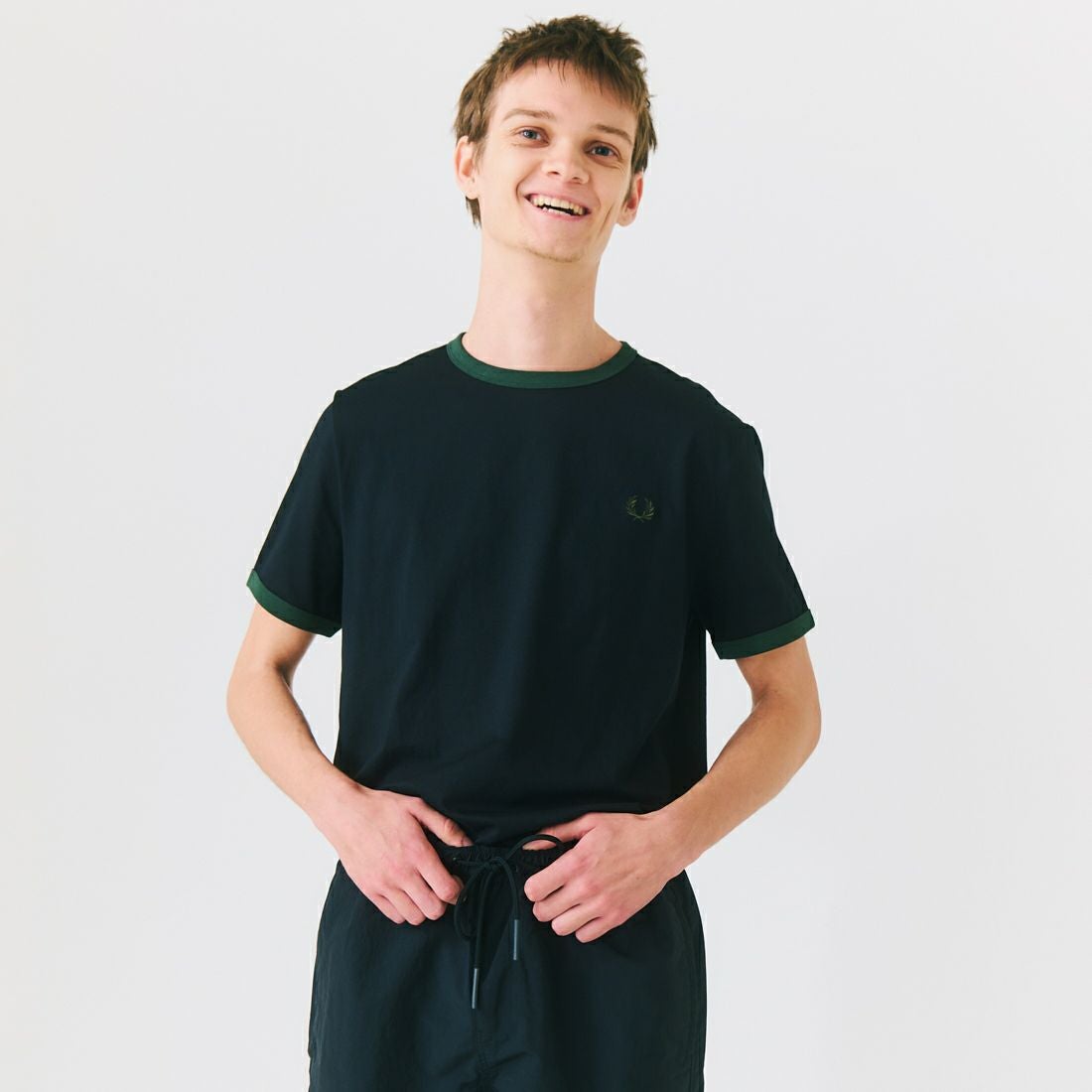 FRED PERRY [フレッドペリー] 別注 ワンポイントロゴ刺繍 ショートスリーブ リンガーTシャツ [M3519-JF] BLK/GRN