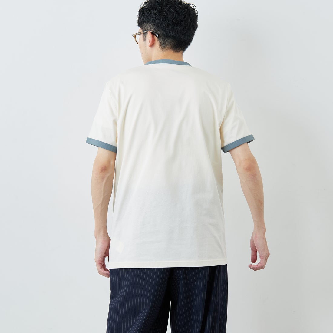 FRED PERRY [フレッドペリー] 別注 ワンポイントロゴ刺繍 ショートスリーブ リンガーTシャツ [M3519-JF] ECRU/STOCK &&モデル身長：168cm 着用サイズ：L&&