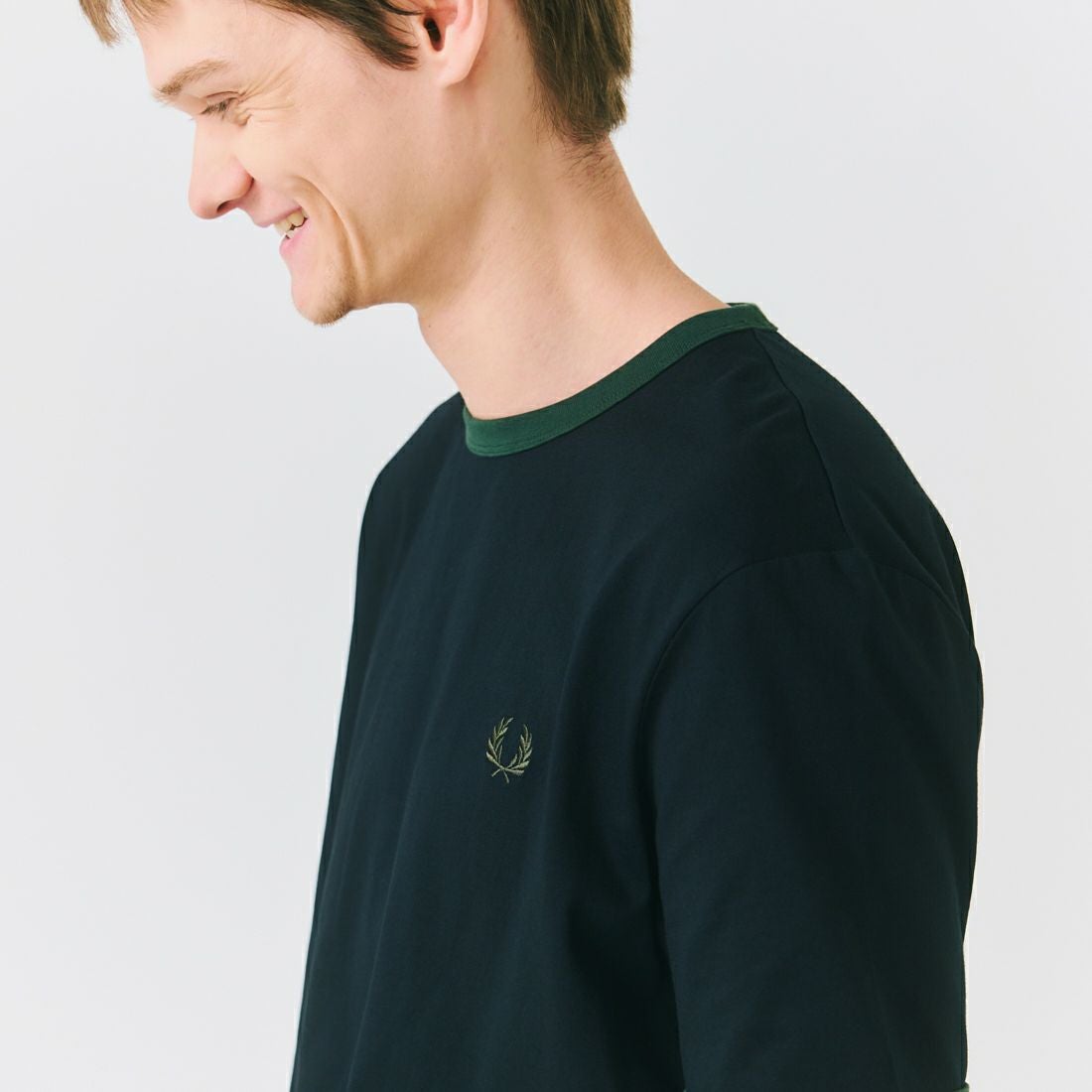 FRED PERRY [フレッドペリー] 別注 ワンポイントロゴ刺繍 ショートスリーブ リンガーTシャツ [M3519-JF] BLK/GRN