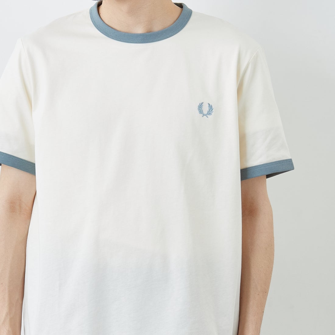 FRED PERRY [フレッドペリー] 別注 ワンポイントロゴ刺繍 ショートスリーブ リンガーTシャツ [M3519-JF] ECRU/STOCK