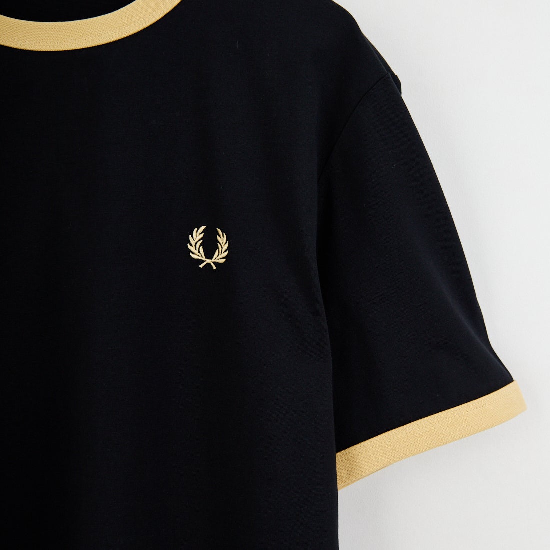 FRED PERRY [フレッドペリー] 別注 ワンポイントロゴ刺繍 ショートスリーブ リンガーTシャツ [M3519-JF] BLACK/CHAM