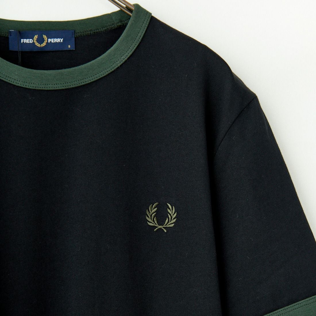 FRED PERRY [フレッドペリー] 別注 ワンポイントロゴ刺繍 ショート