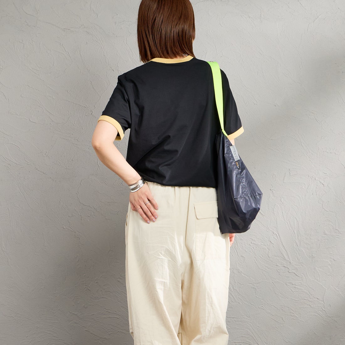 FRED PERRY [フレッドペリー] 別注 ワンポイントロゴ刺繍 リンガーTシャツ [M3519-JF] BLACK/CHAM &&モデル身長：159cm 着用サイズ：S&&