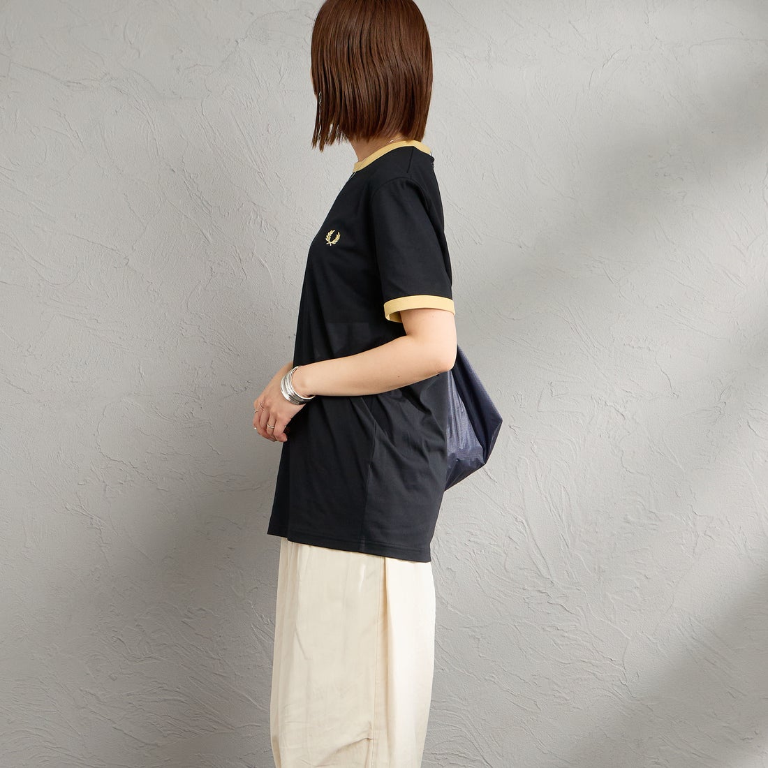 FRED PERRY [フレッドペリー] 別注 ワンポイントロゴ刺繍 リンガーTシャツ [M3519-JF] BLACK/CHAM &&モデル身長：159cm 着用サイズ：S&&