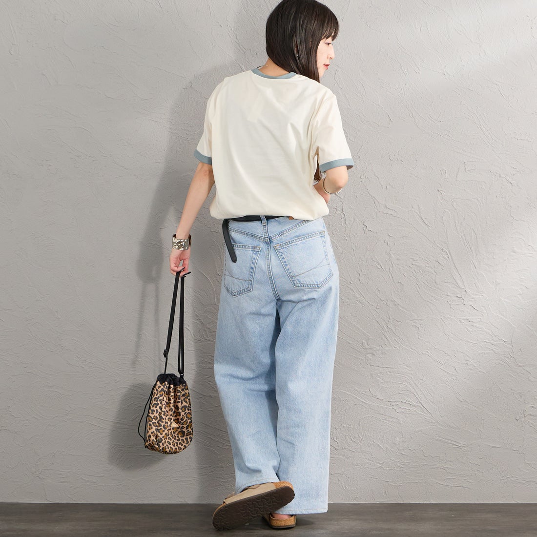 FRED PERRY [フレッドペリー] 別注 ワンポイントロゴ刺繍 リンガーTシャツ [M3519-JF] ECRU/STOCK &&モデル身長：150cm 着用サイズ：XS&&