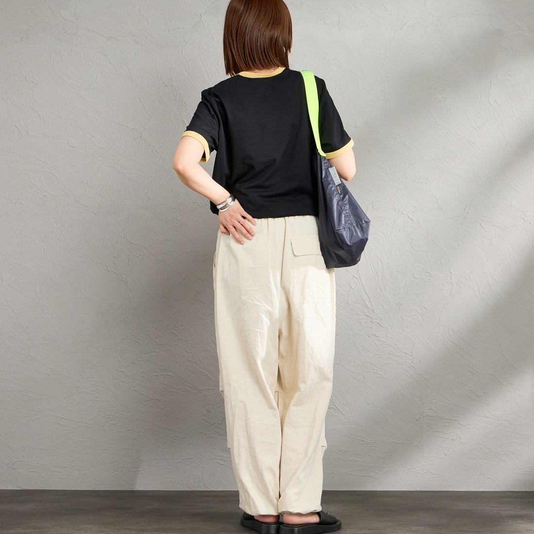 FRED PERRY [フレッドペリー] 別注 ワンポイントロゴ刺繍 リンガーTシャツ [M3519-JF] BLACK/CHAM &&モデル身長：159cm 着用サイズ：S&&