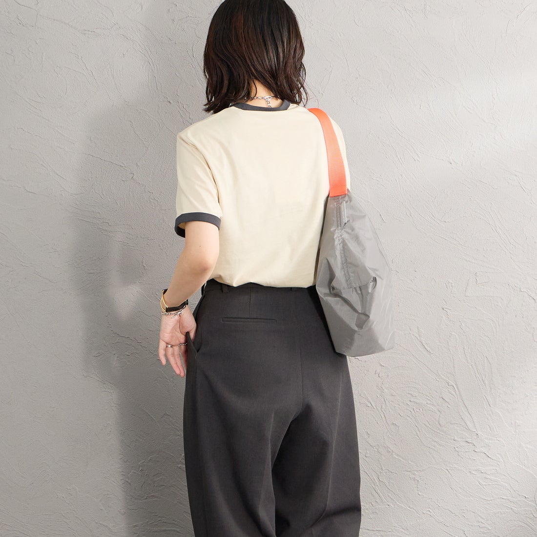 FRED PERRY [フレッドペリー] 別注 ワンポイントロゴ刺繍 リンガーTシャツ [M3519-JF] OATMEAL/AN &&モデル身長：160cm 着用サイズ：S&&