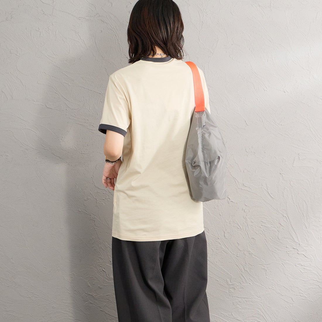 FRED PERRY [フレッドペリー] 別注 ワンポイントロゴ刺繍 リンガーTシャツ [M3519-JF] OATMEAL/AN &&モデル身長：160cm 着用サイズ：S&&