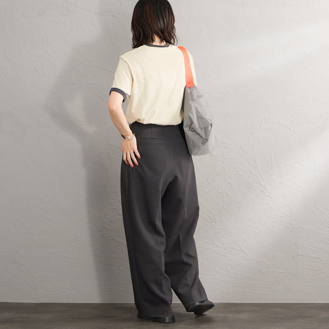 FRED PERRY [フレッドペリー] 別注 ワンポイントロゴ刺繍 リンガーTシャツ [M3519-JF] OATMEAL/AN &&モデル身長：160cm 着用サイズ：S&&