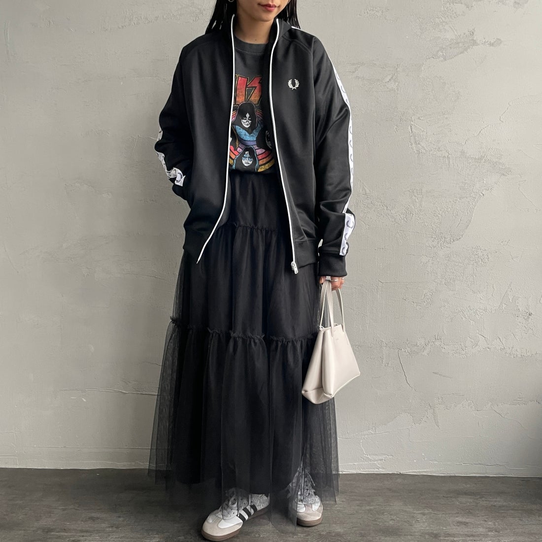 FRED PERRY [フレッドペリー] トラックジャケット [J4620] 198 BLACK &&モデル身長：156cm 着用サイズ：S&&