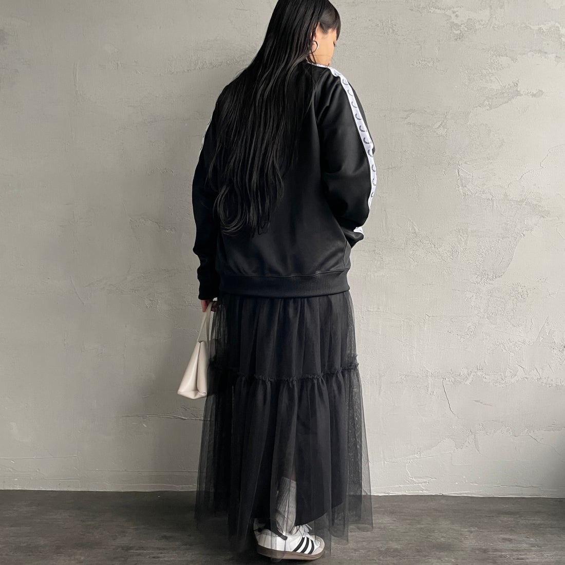 FRED PERRY [フレッドペリー] トラックジャケット [J4620] 198 BLACK &&モデル身長：156cm 着用サイズ：S&&