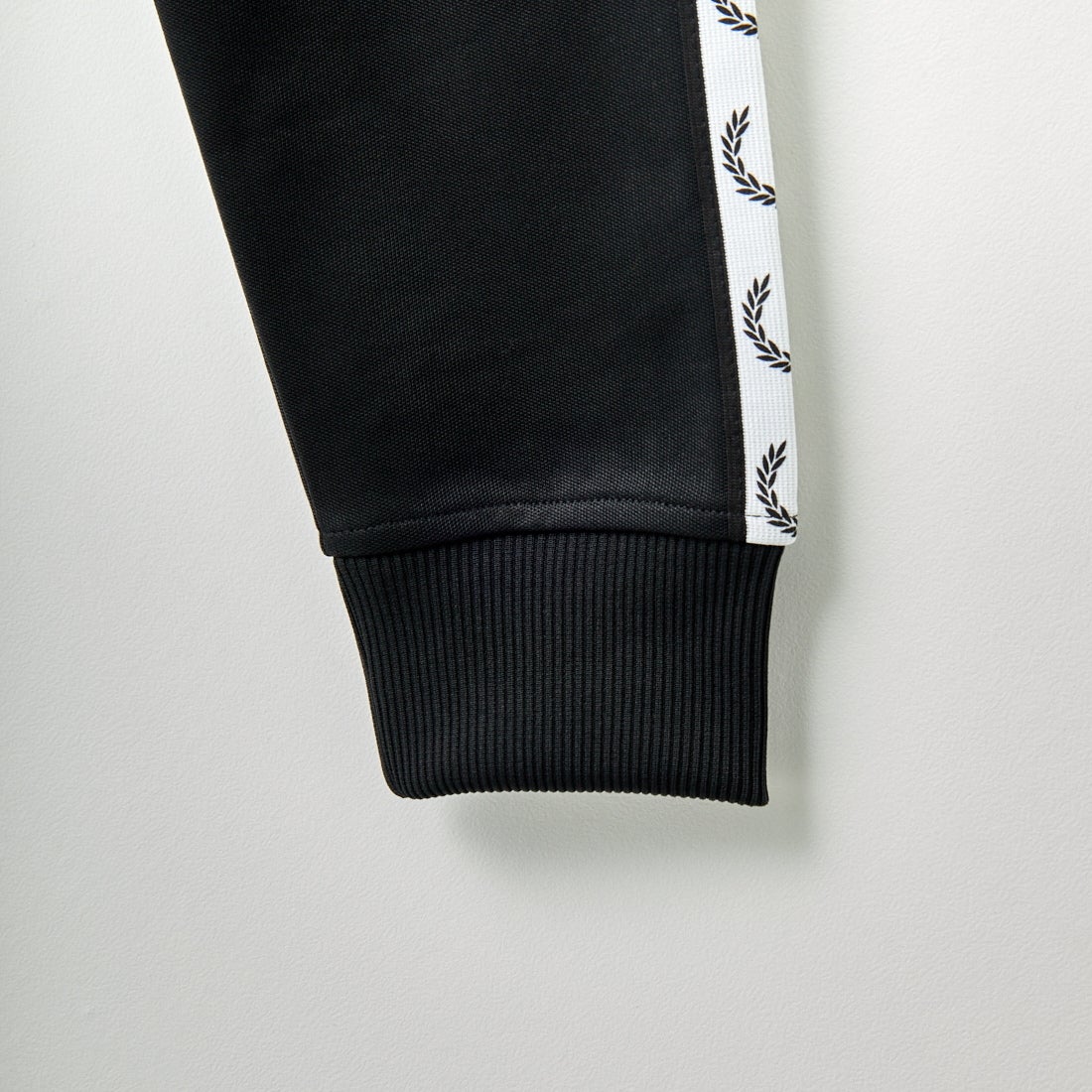 FRED PERRY [フレッドペリー] トラックジャケット [J4620] 198 BLACK