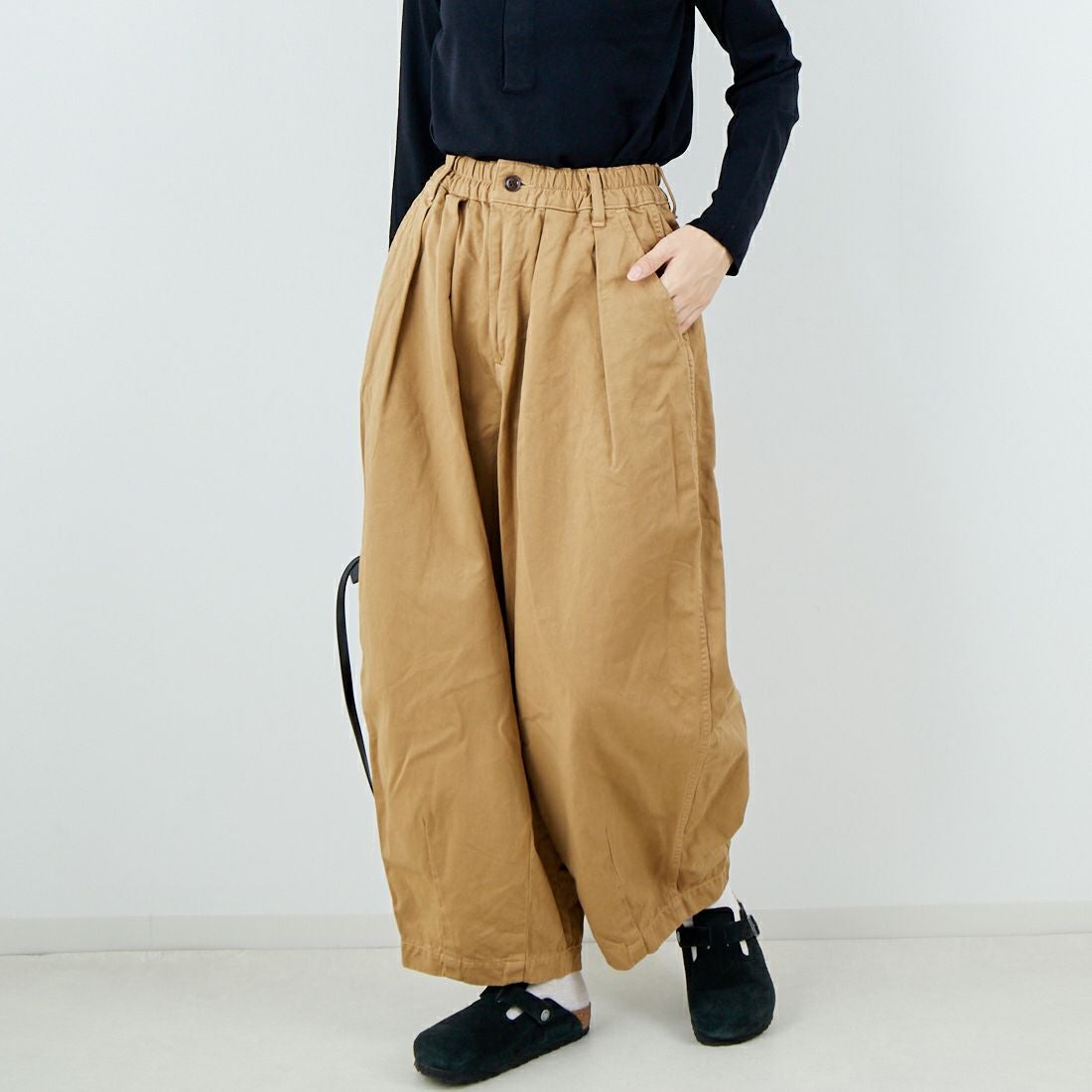 HARVESTY [ハーベスティ] サーカスパンツ [A11709] 34 KHAKI &&モデル身長：162cm 着用サイズ：1&&