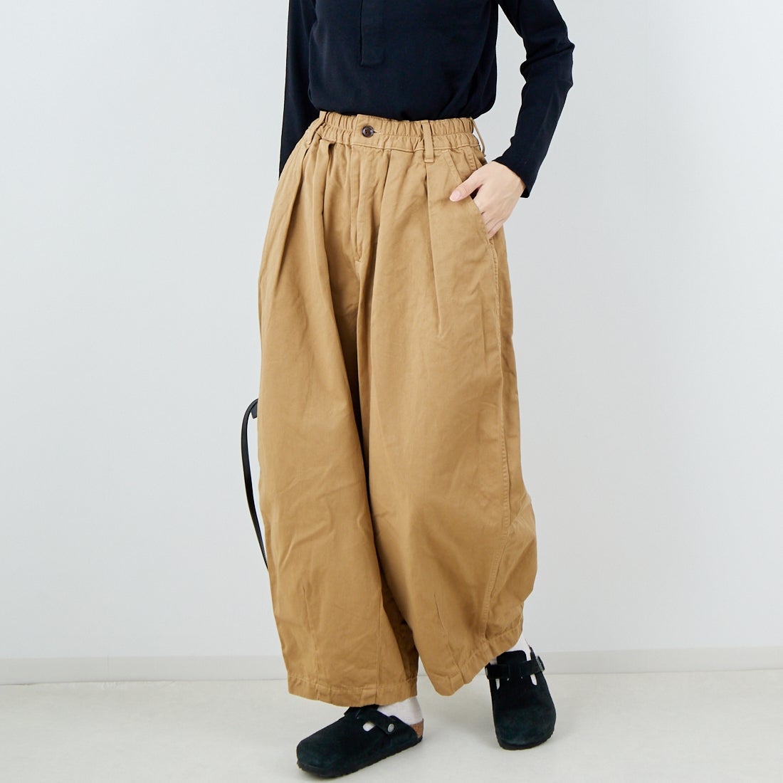 HARVESTY [ハーベスティ] サーカスパンツ [A11709] 34 KHAKI &&モデル身長：162cm 着用サイズ：1&&