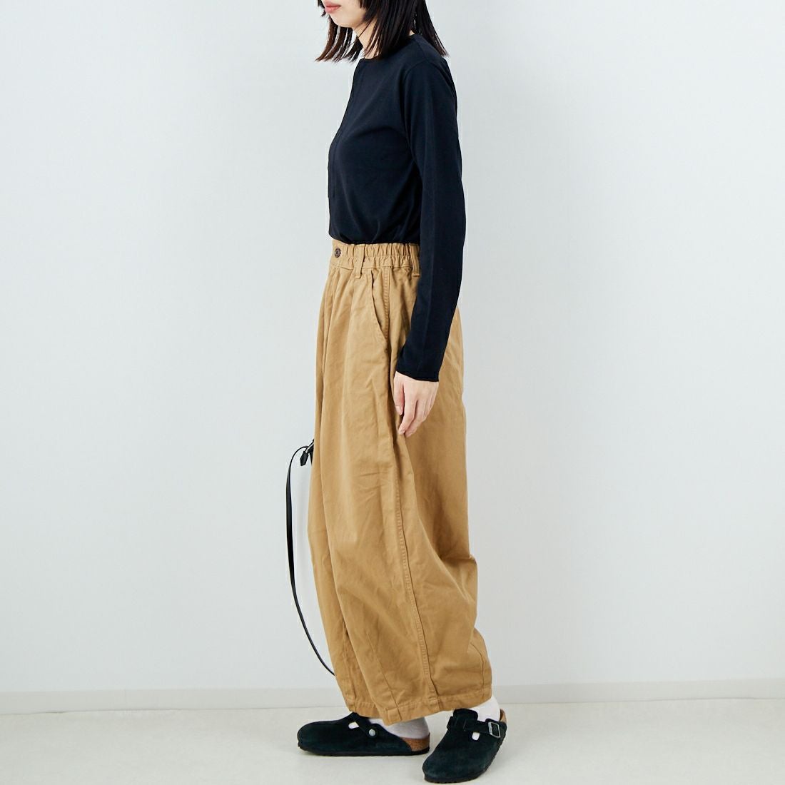 HARVESTY [ハーベスティ] サーカスパンツ [A11709] 34 KHAKI &&モデル身長：162cm 着用サイズ：1&&