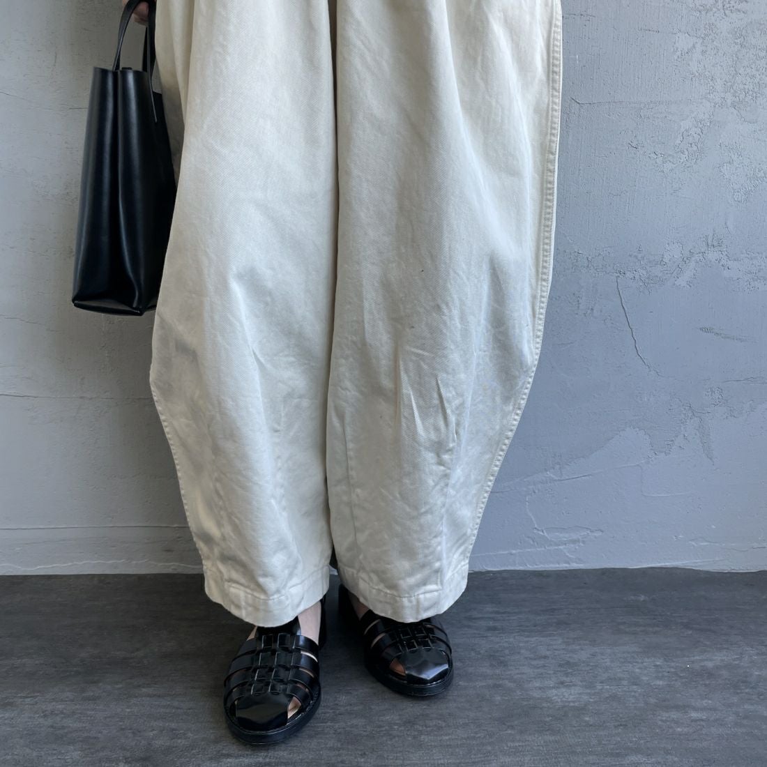 HARVESTY [ハーベスティ] サーカスパンツ [A11709] 31 IVORY &&モデル身長：156cm 着用サイズ：1&&