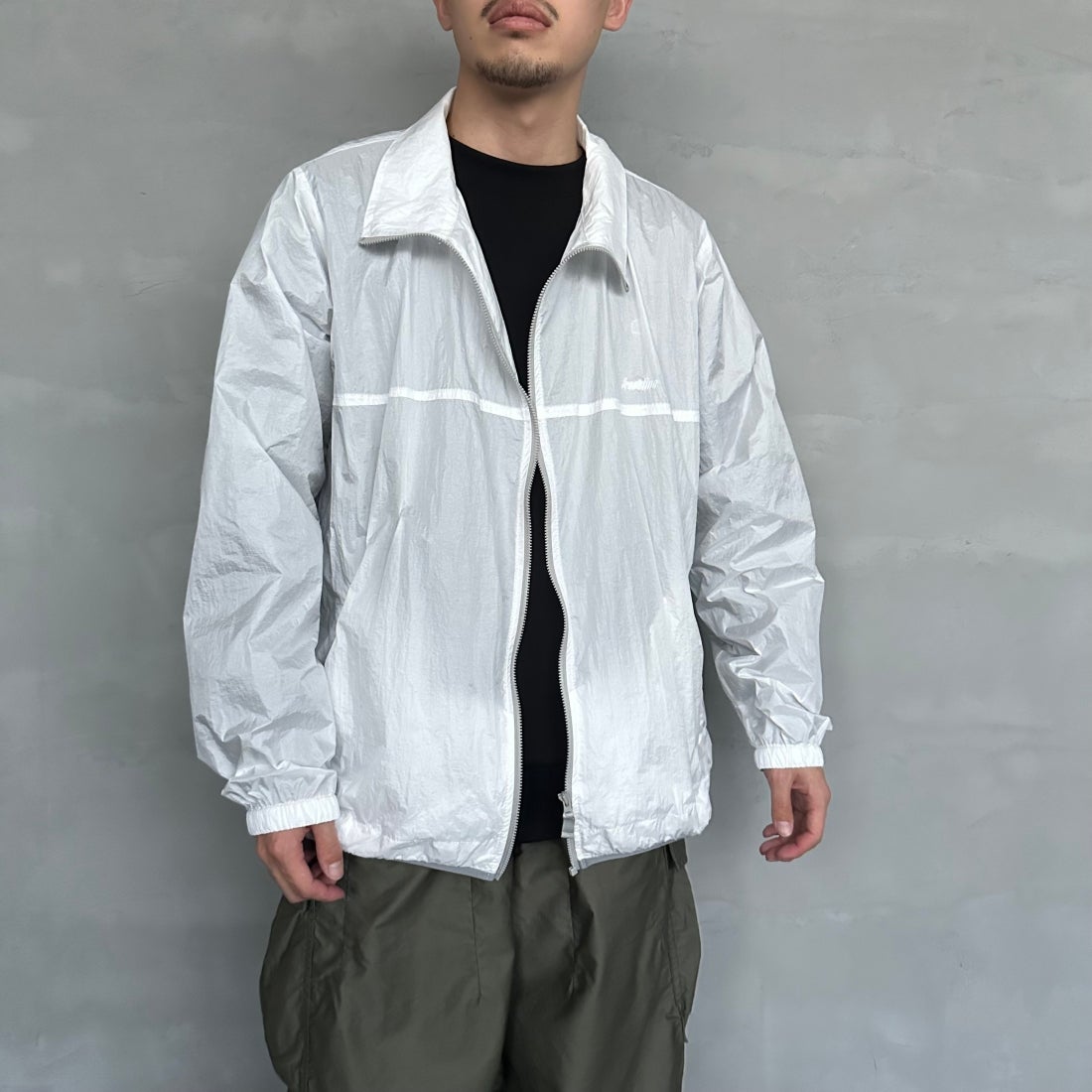 frostline [フロストライン] 別注 フルジップジャケット [FL1-JK-IN4-JF] WHITE&&モデル身長：168cm 着用サイズ：L&&