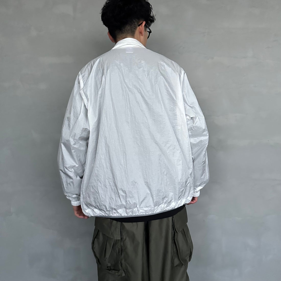 frostline [フロストライン] 別注 フルジップジャケット [FL1-JK-IN4-JF] WHITE&&モデル身長：168cm 着用サイズ：L&&