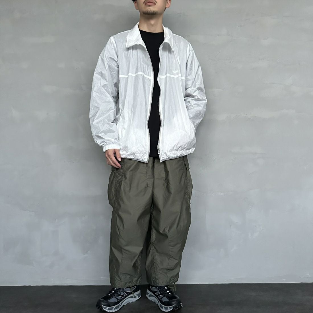 frostline [フロストライン] 別注 フルジップジャケット [FL1-JK-IN4-JF] WHITE&&モデル身長：168cm 着用サイズ：L&&