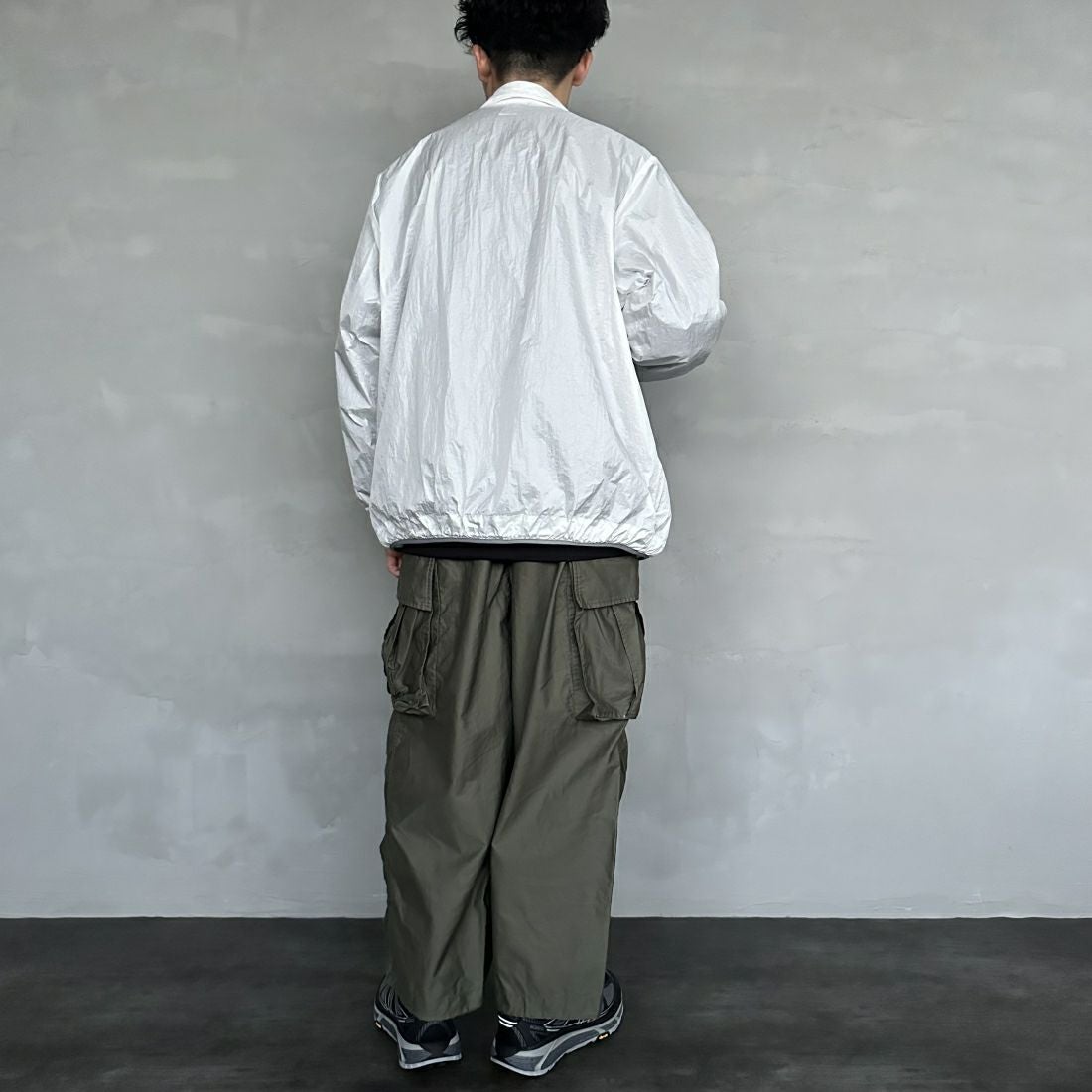 frostline [フロストライン] 別注 フルジップジャケット [FL1-JK-IN4-JF] WHITE&&モデル身長：168cm 着用サイズ：L&&