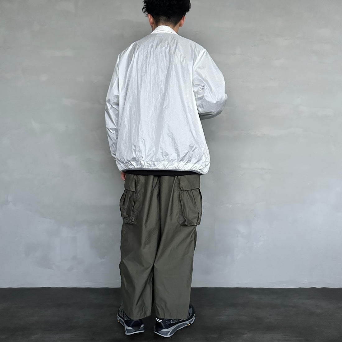 frostline [フロストライン] 別注 フルジップジャケット [FL1-JK-IN4-JF] WHITE&&モデル身長：168cm 着用サイズ：L&&