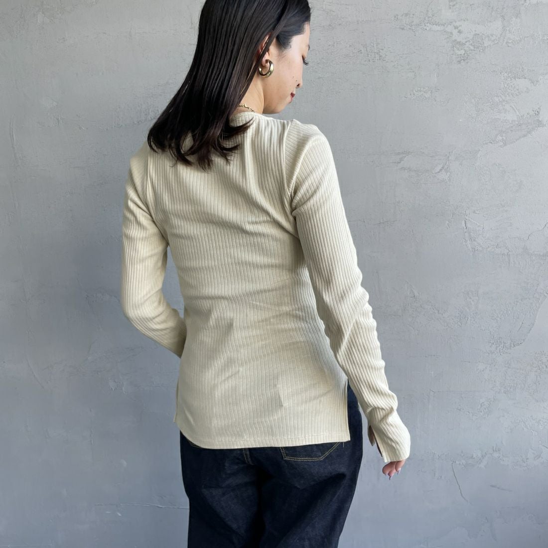 Noir Fabrik [ヌワールファブリック] ボートネックロングスリーブリブTシャツ [JFS-C021] BEIGE &&モデル身長：163cm 着用サイズ：1&&