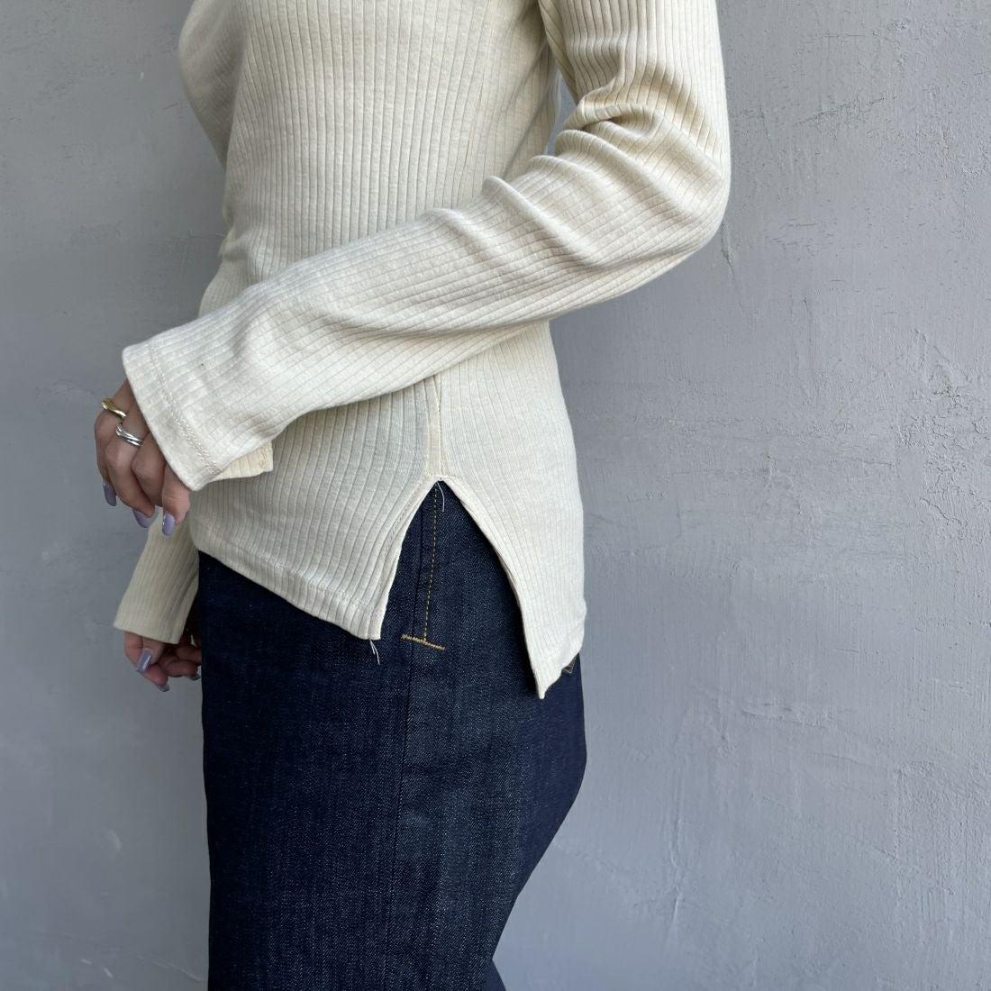 Noir Fabrik [ヌワールファブリック] ボートネックロングスリーブリブTシャツ [JFS-C021] BEIGE &&モデル身長：163cm 着用サイズ：1&&