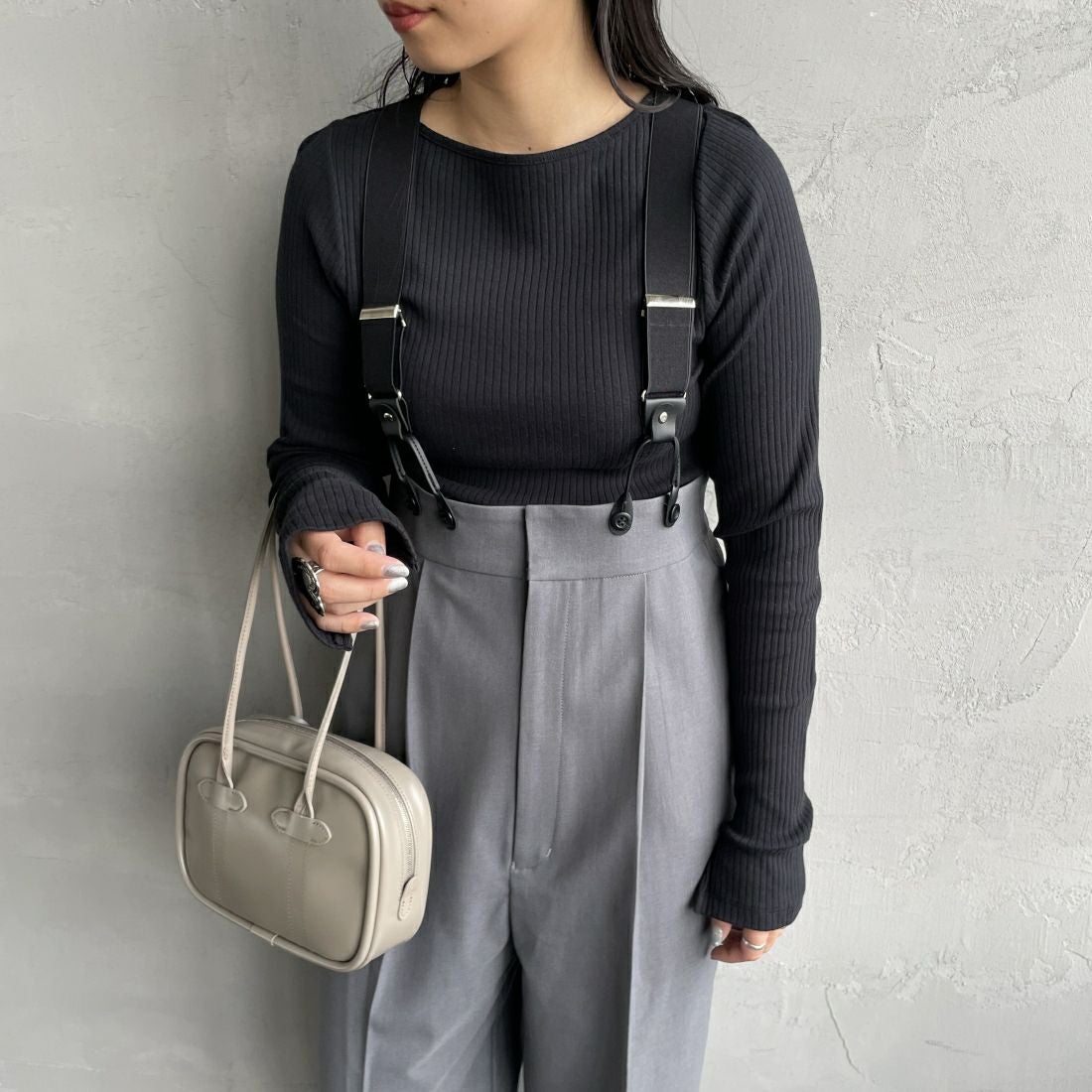 Noir Fabrik [ヌワールファブリック] ボートネックロングスリーブリブTシャツ [JFS-C021] BLACK &&モデル身長：156cm 着用サイズ：1&&