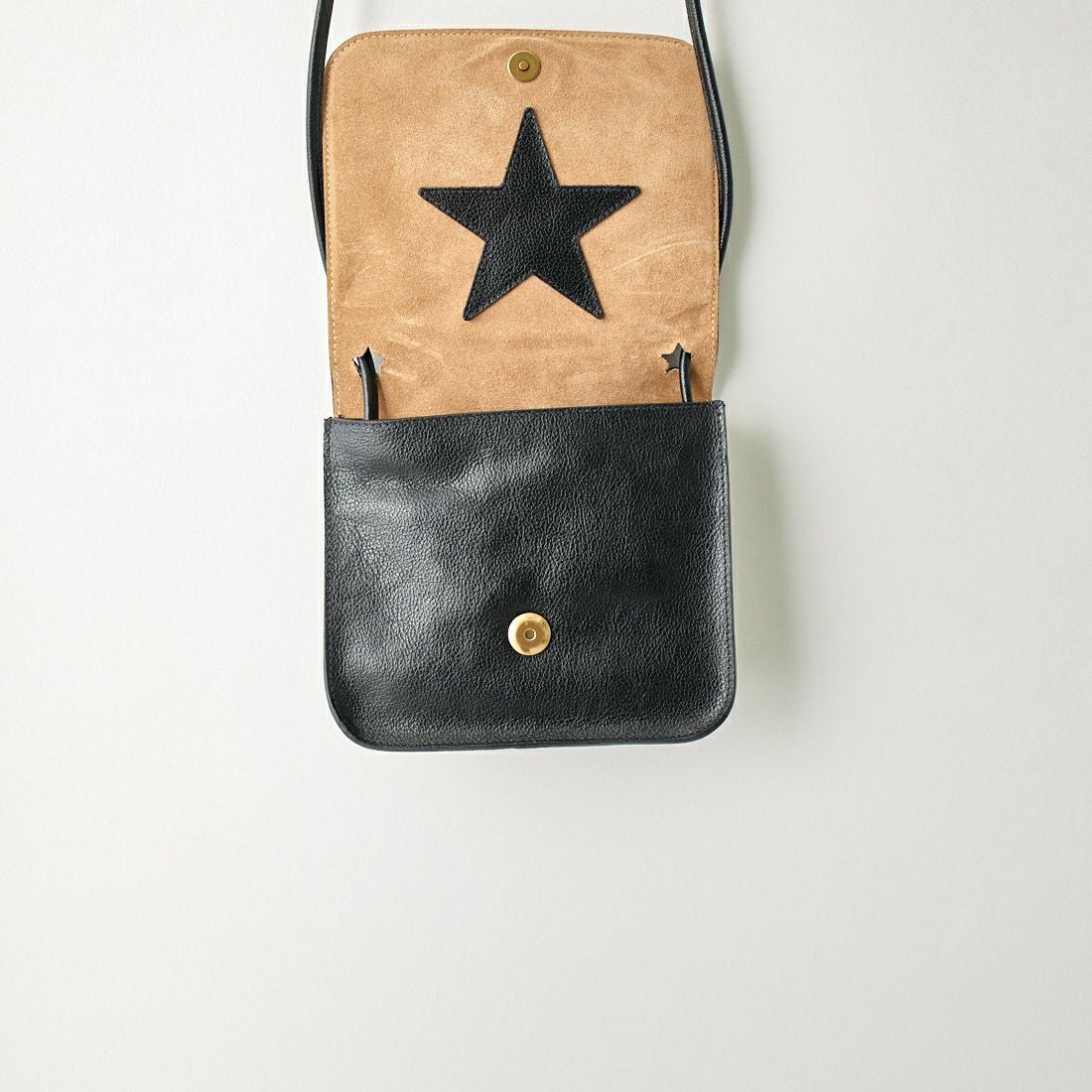 IL BISONTE [イルビゾンテ] クロスボディバッグ [54192300210] 35 ﾌﾞﾗｯｸ