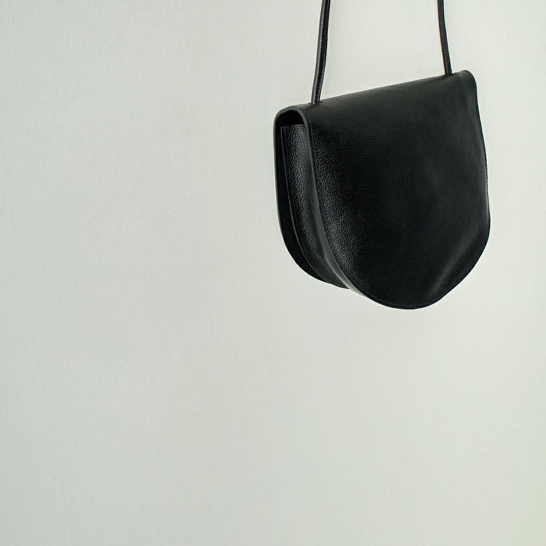 IL BISONTE [イルビゾンテ] クロスボディバッグ [54202300311] 35 ﾌﾞﾗｯｸ