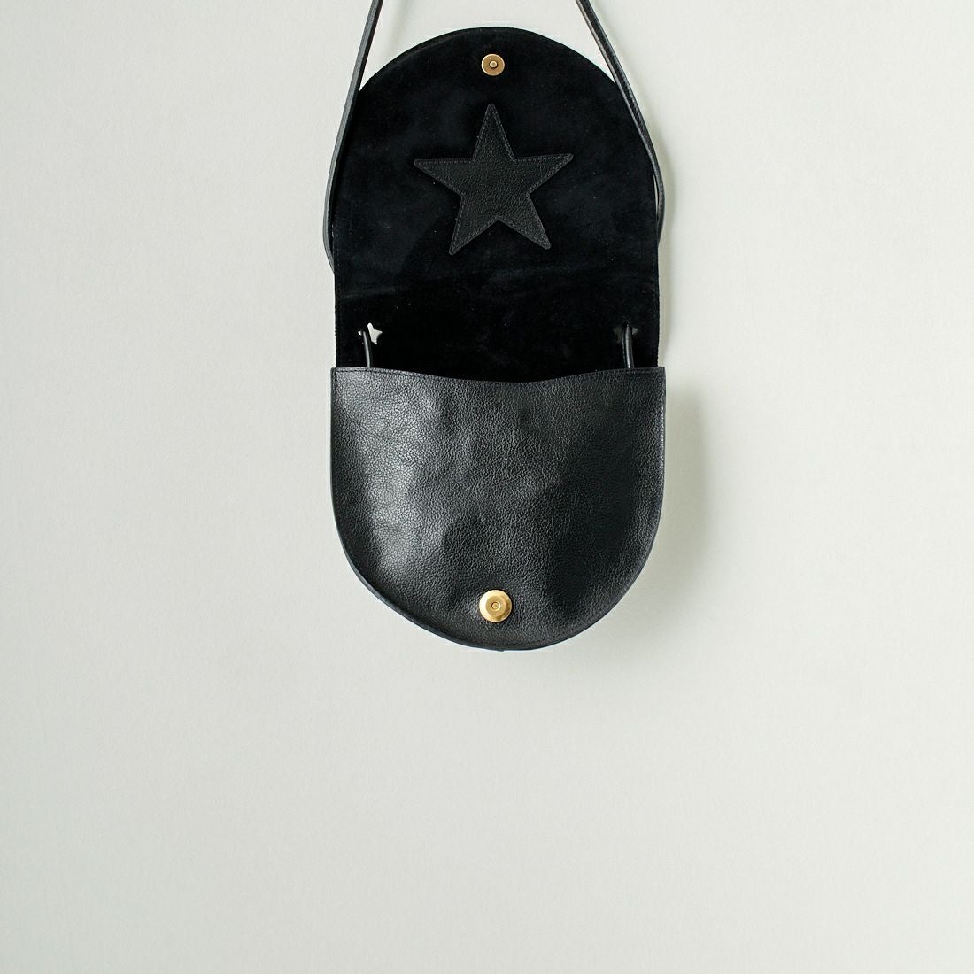 IL BISONTE [イルビゾンテ] クロスボディバッグ [54202300311] 35 ﾌﾞﾗｯｸ