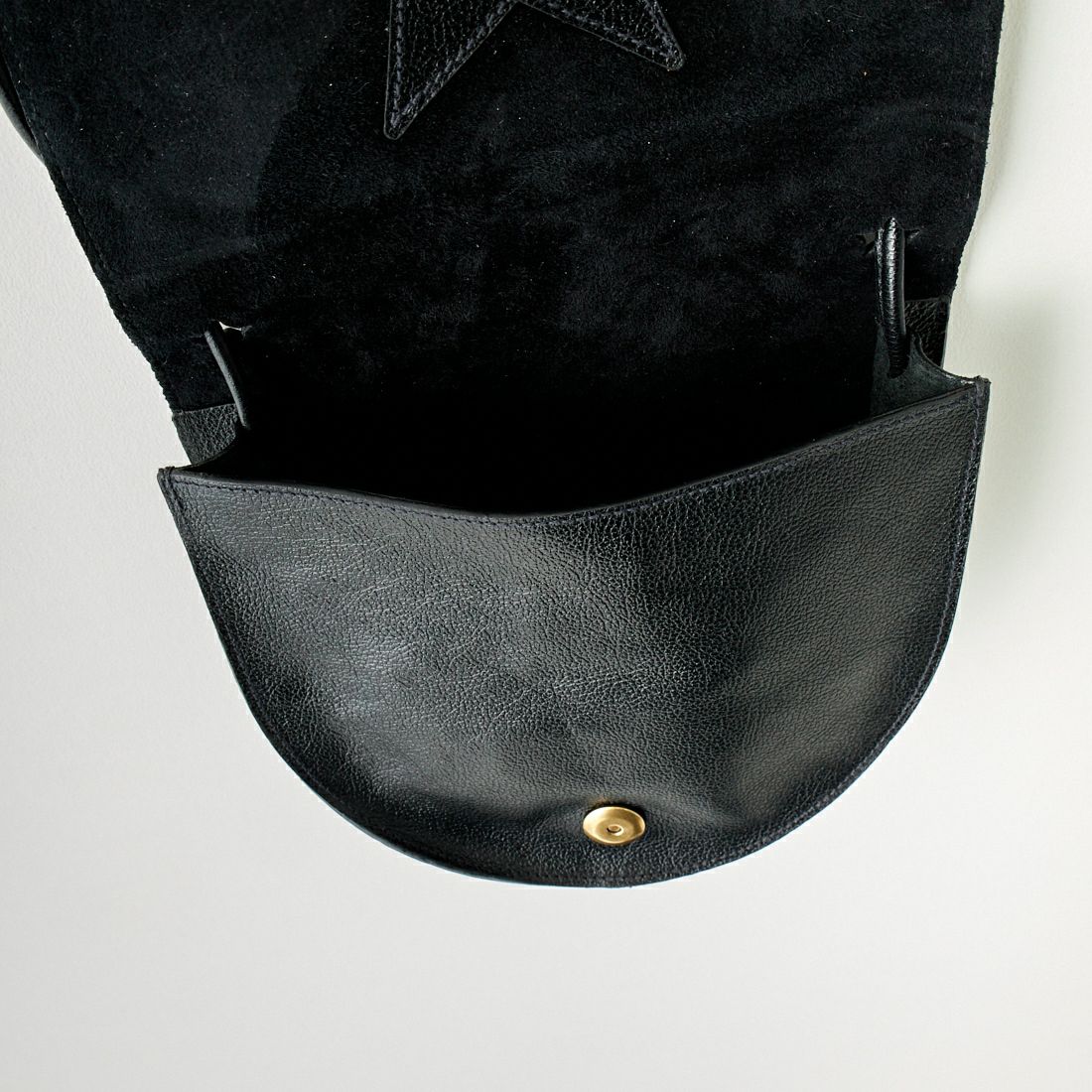 IL BISONTE [イルビゾンテ] クロスボディバッグ [54202300311] 35 ﾌﾞﾗｯｸ