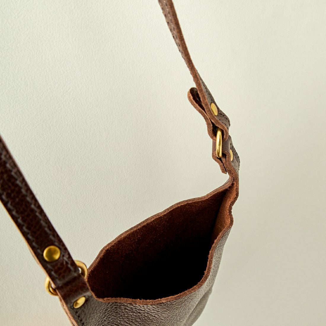 IL BISONTE [イルビゾンテ] ミニクロスボディバッグ [54232305117] 32 ｺｹﾞﾁｬ