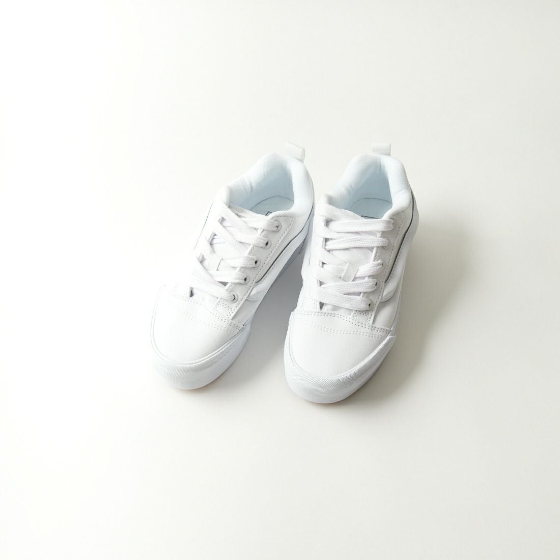 VANS [バンズ] ニュースタック [VN000CP6W00] TRUE WHITE