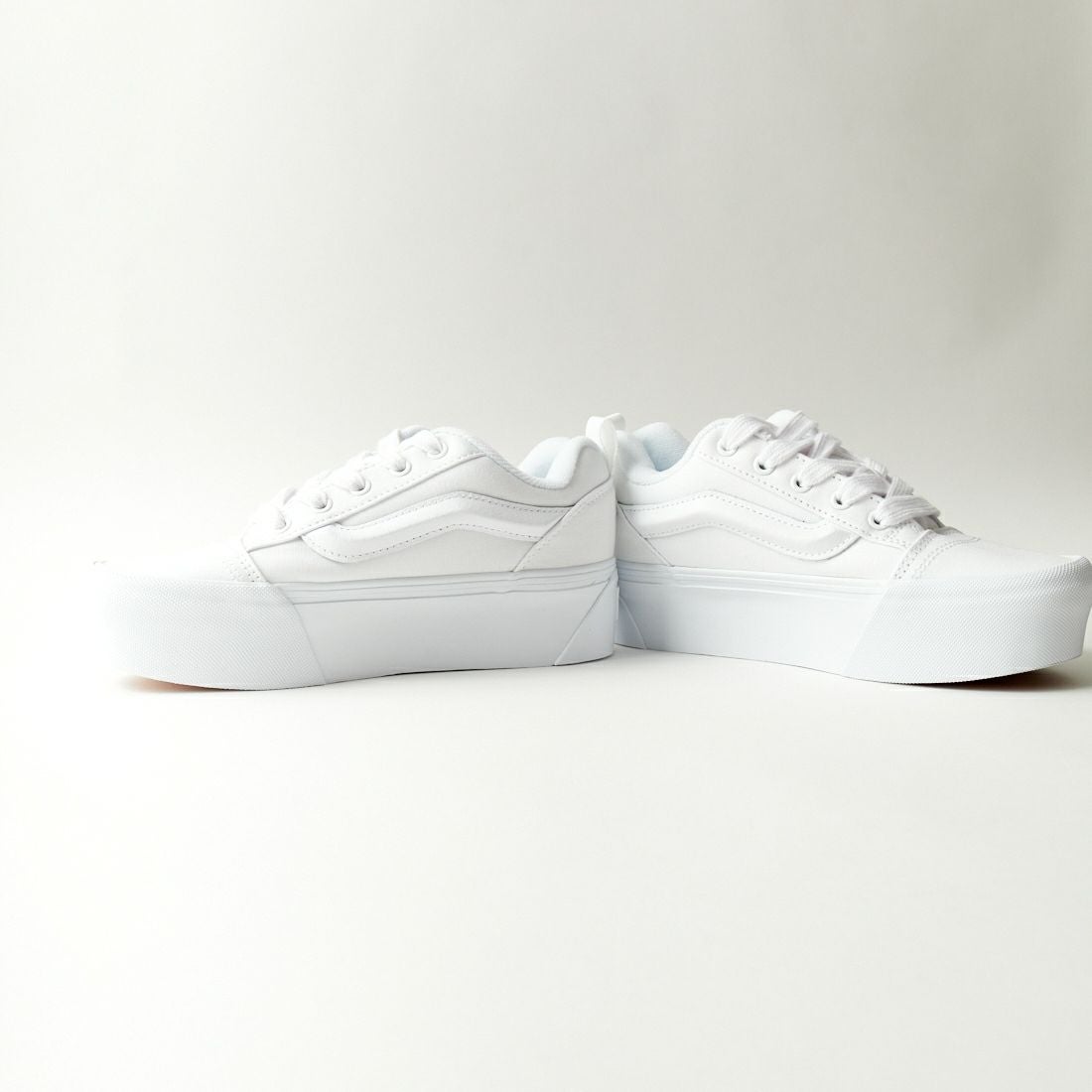VANS [バンズ] ニュースタック [VN000CP6W00] TRUE WHITE