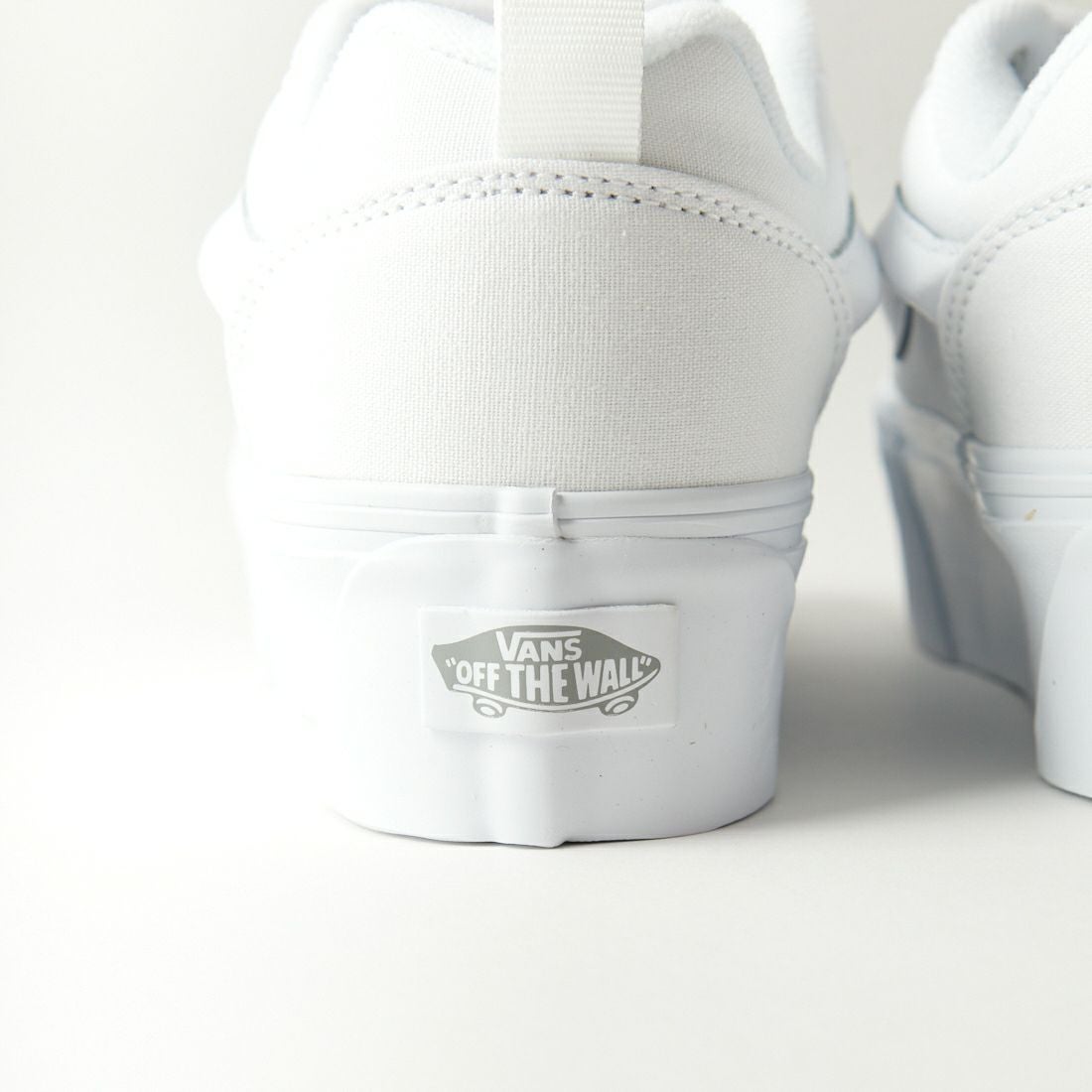 VANS [バンズ] ニュースタック [VN000CP6W00] TRUE WHITE