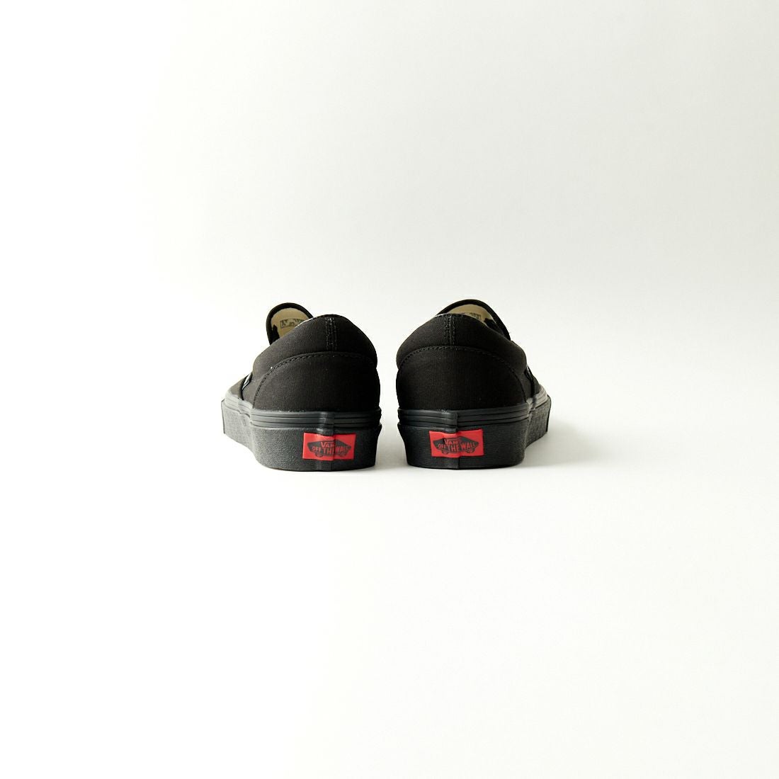 VANS [バンズ] クラシックスリッポン [VN000EYEBKA] BLACK/BLAC