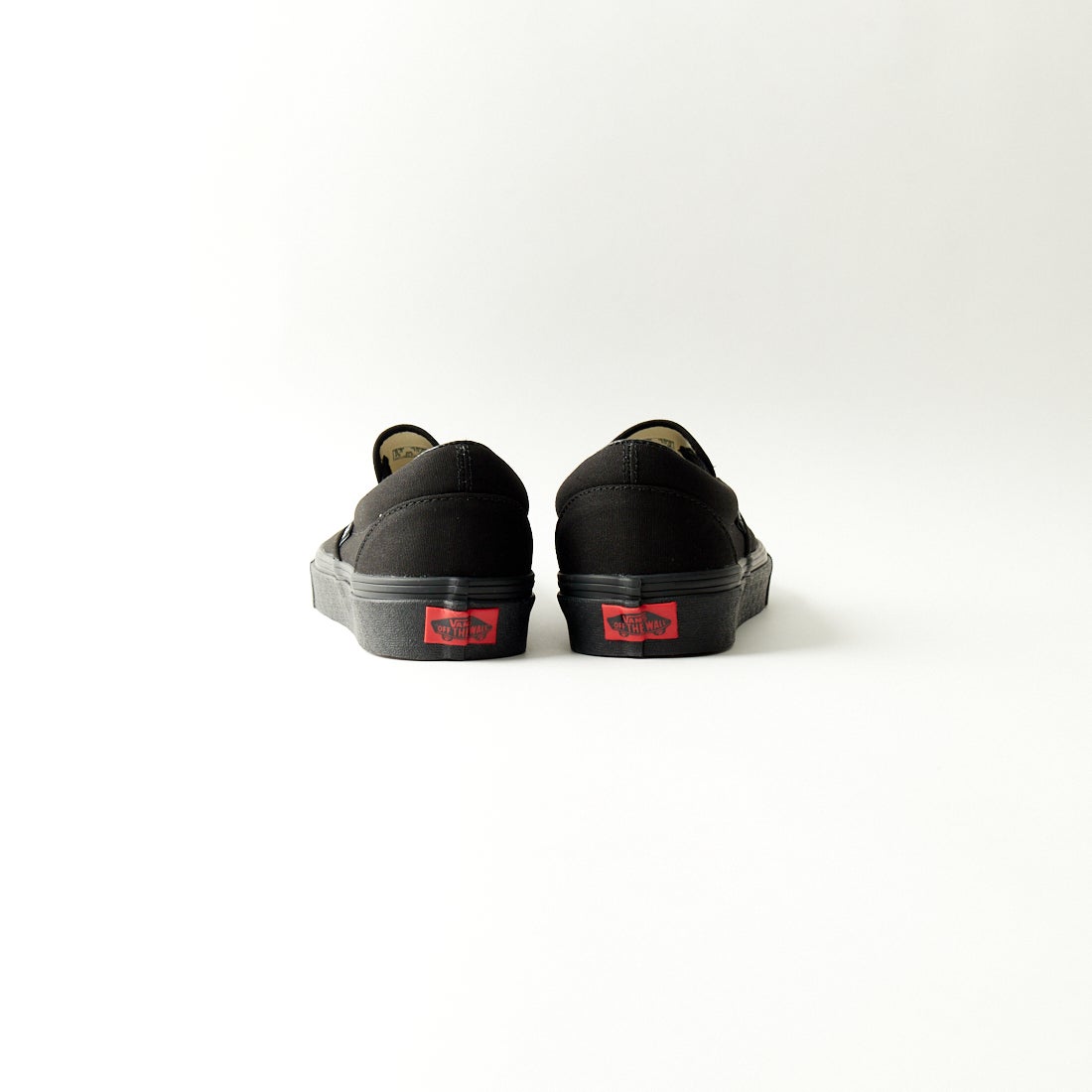 VANS [バンズ] クラシックスリッポン [VN000EYEBKA] BLACK/BLAC