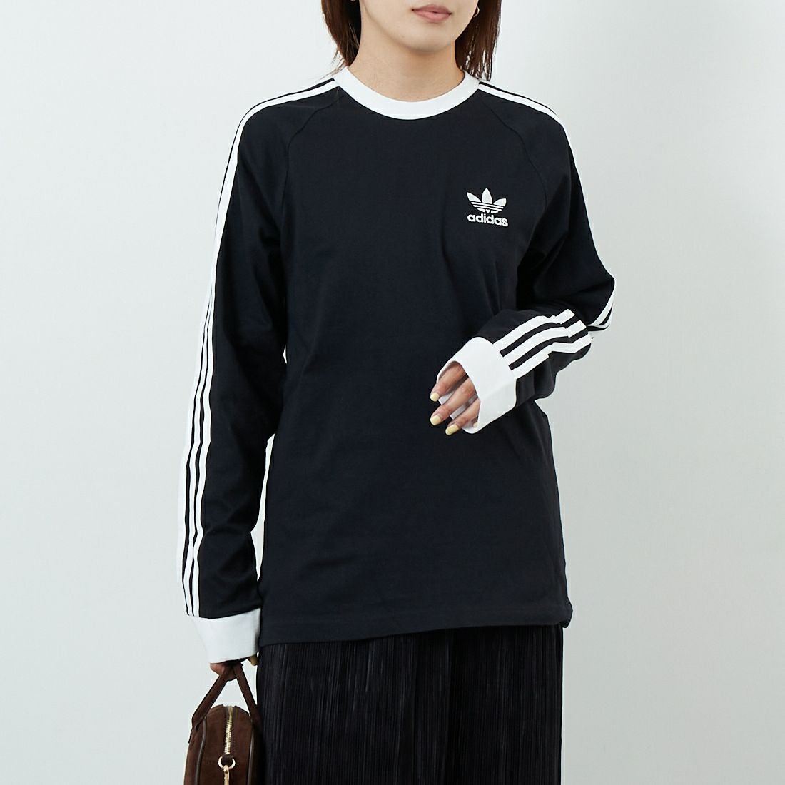 adidas Originals [アディダス オリジナルス] アディカラークラシックス スリーストライプス ロングスリーブTシャツ [BVB94]IA4877 &&モデル身長：167cm 着用サイズ：M&&