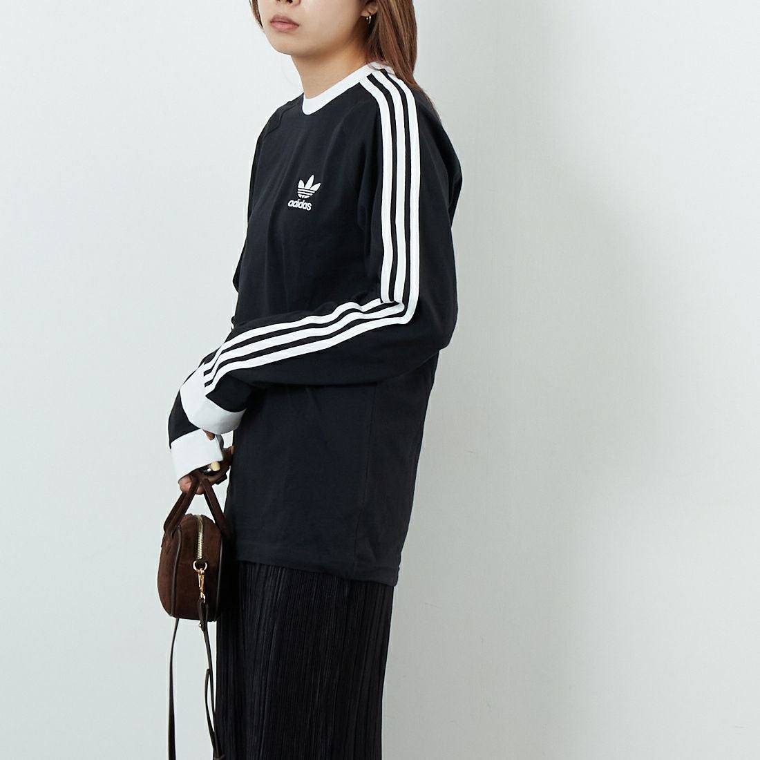 adidas Originals [アディダス オリジナルス] アディカラークラシックス スリーストライプス ロングスリーブTシャツ [BVB94]IA4877 &&モデル身長：167cm 着用サイズ：M&&